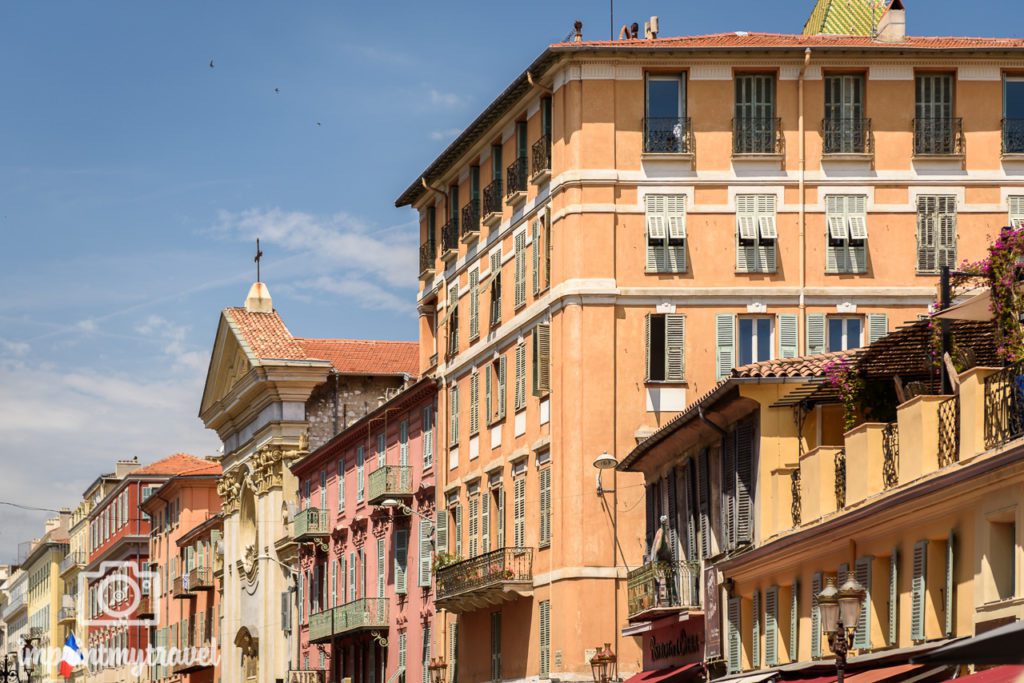 Typische Fassaden in Nizza