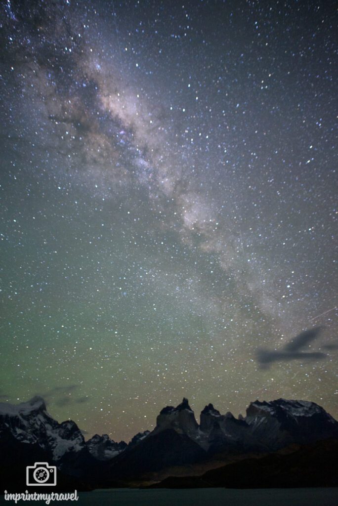 Die Milchstraße über dem Paine Massiv